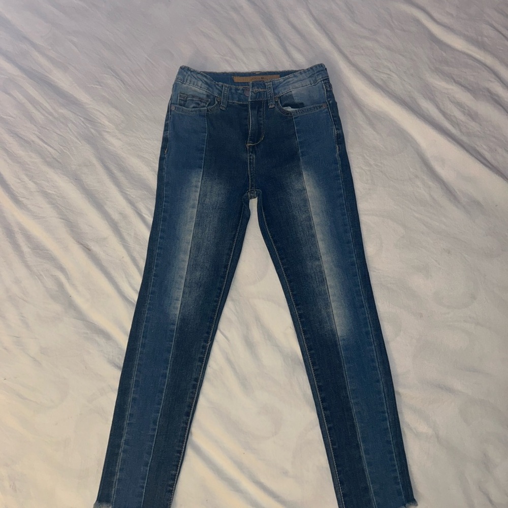 Blue Straight-Leg Jeans with Visible Stitching